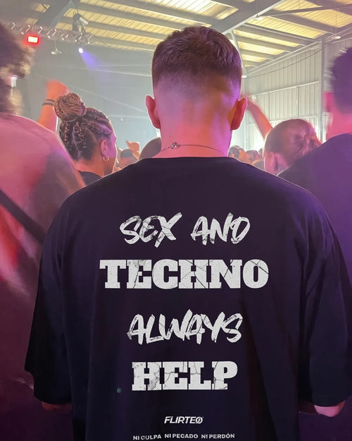 Camiseta Black Oversize Sex And Techno Always Help de Flirteo