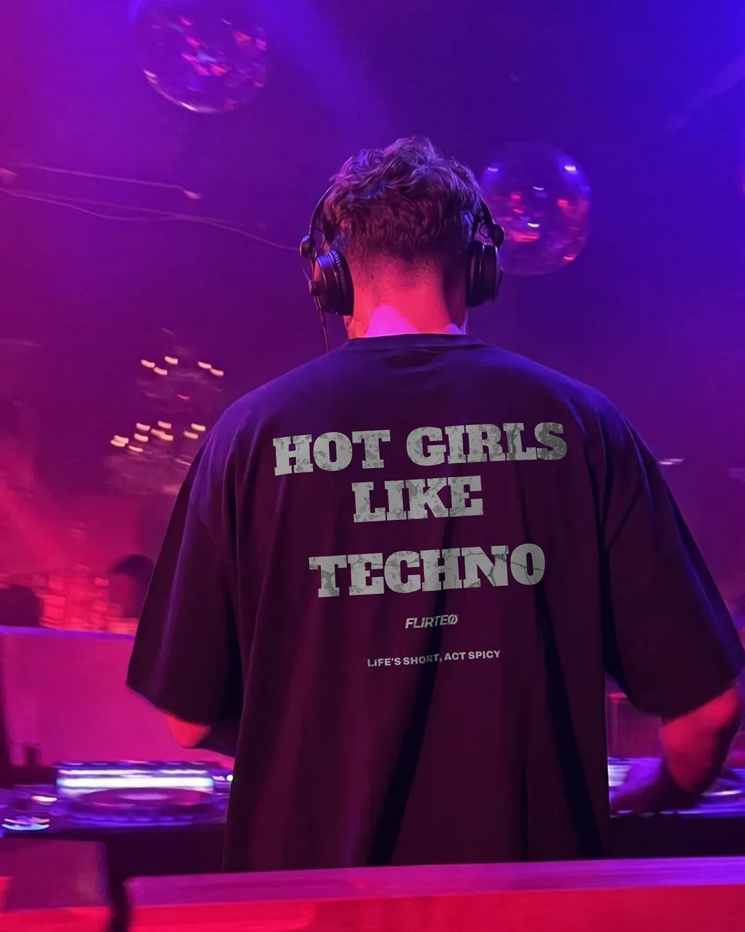Black Oversize Hot Girls Like Techno
