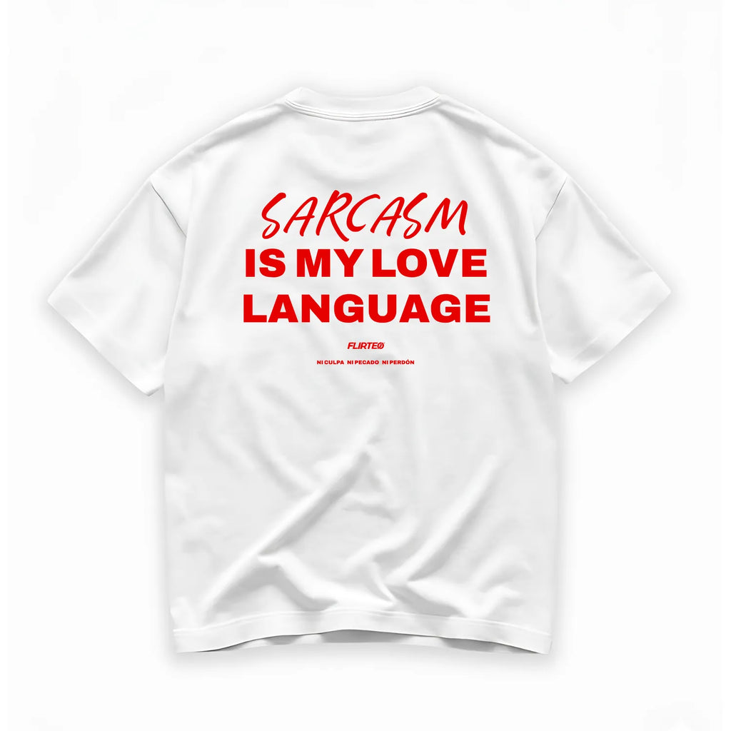 Camiseta oversize SARCASM IS MY LOVE LANGUAGE de FLIRTEO. Diseño exclusivo, 100% algodón 240gr para los que ligan a base de zascas.