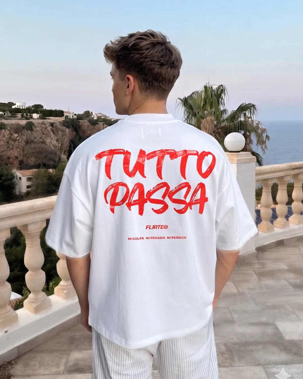Camiseta oversize TUTTO PASSA de flirteo 240 gramos.