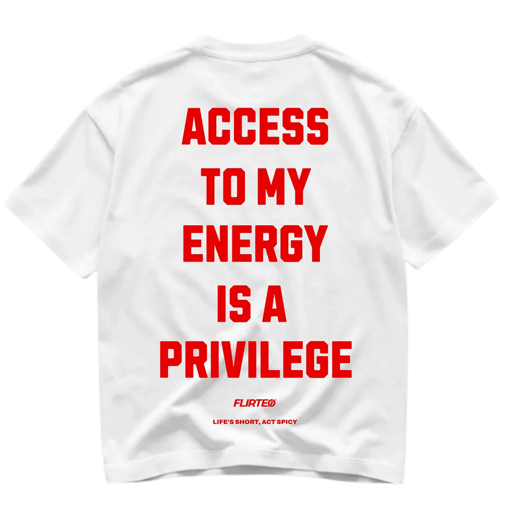 Camiseta oversize ACCESS TO MY ENERGY IS A PRIVILEGE de FLIRTEO en algodón 220gr con diseño exclusivo