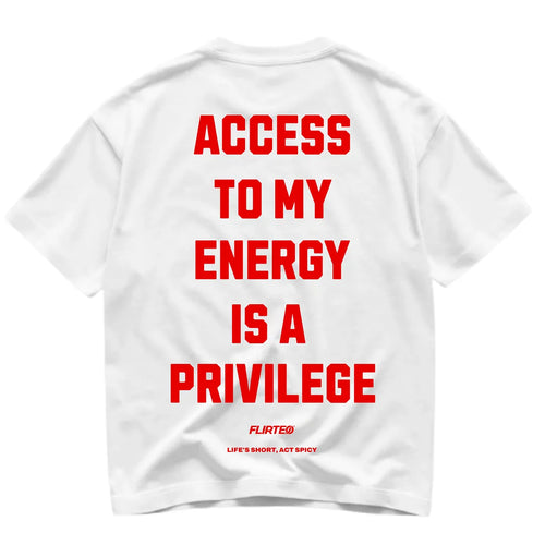 Camiseta oversize ACCESS TO MY ENERGY IS A PRIVILEGE de FLIRTEO en algodón 220gr con diseño exclusivo