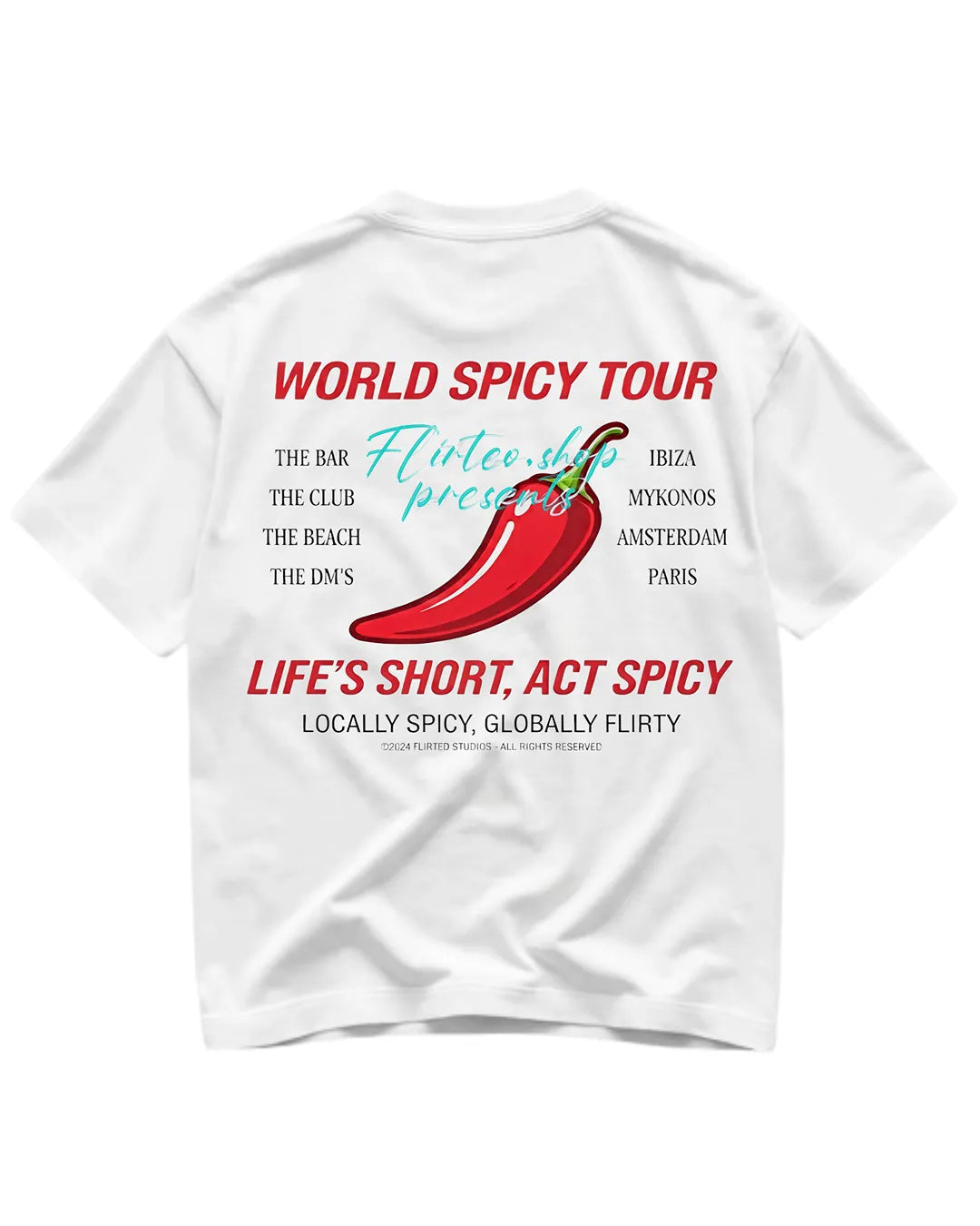 Camiseta oversize WORLD SPICY TOUR de FLIRTEO en algodón 220gr con lema LIFE'S SHORT ACT SPICY