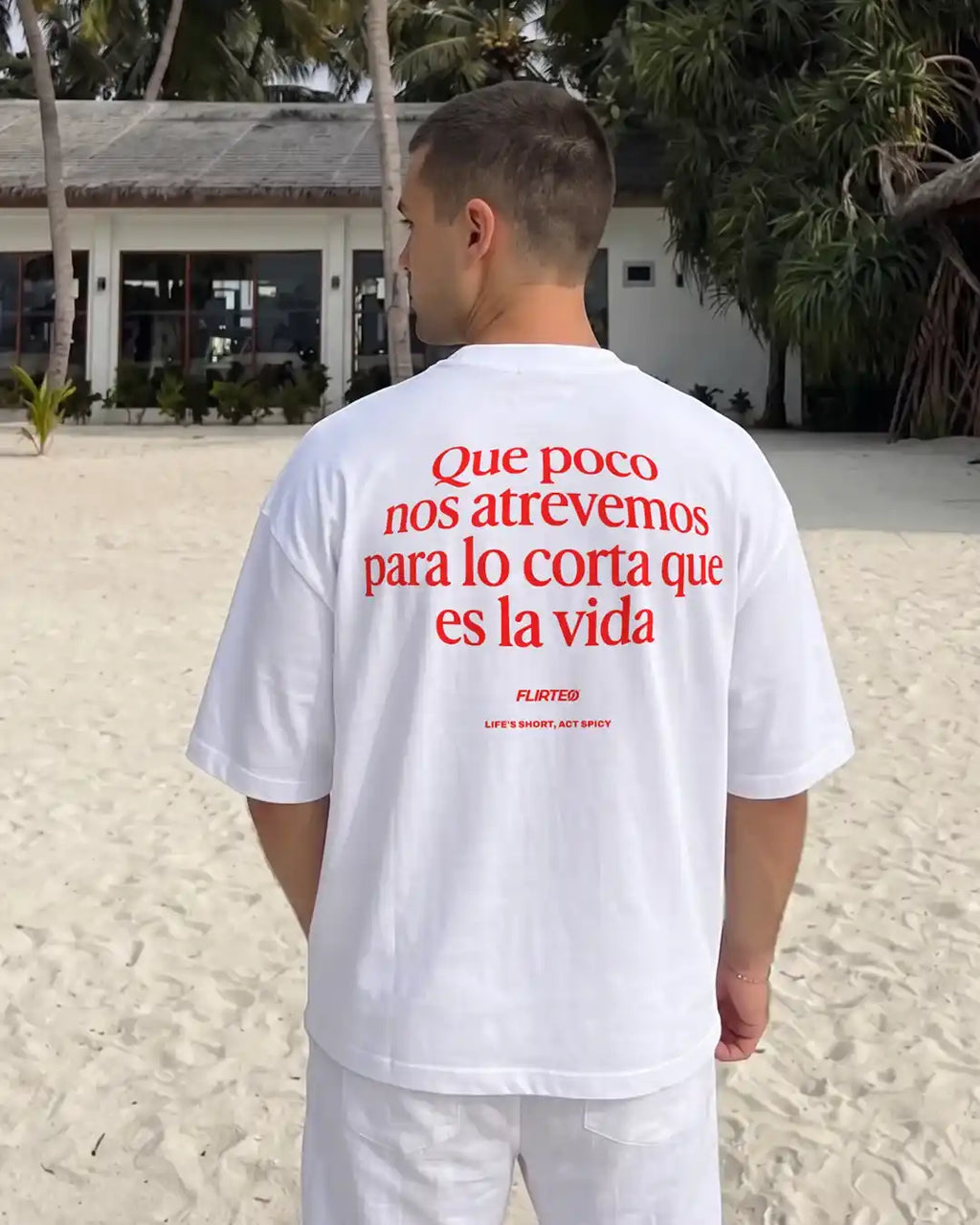 Oversize que poco nos atrevemos para lo corta que es la vida streetwear en flirteo