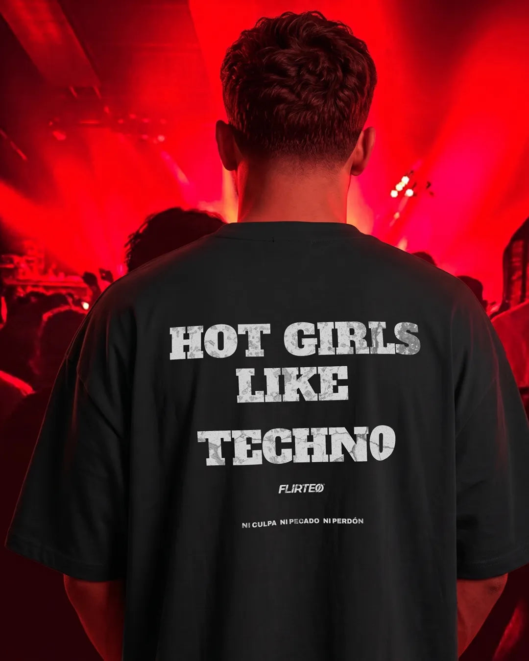 Camiseta oversize negra HOT GIRLS LIKE TECHNO de FLIRTEO colección NIGHT CLUB para techno